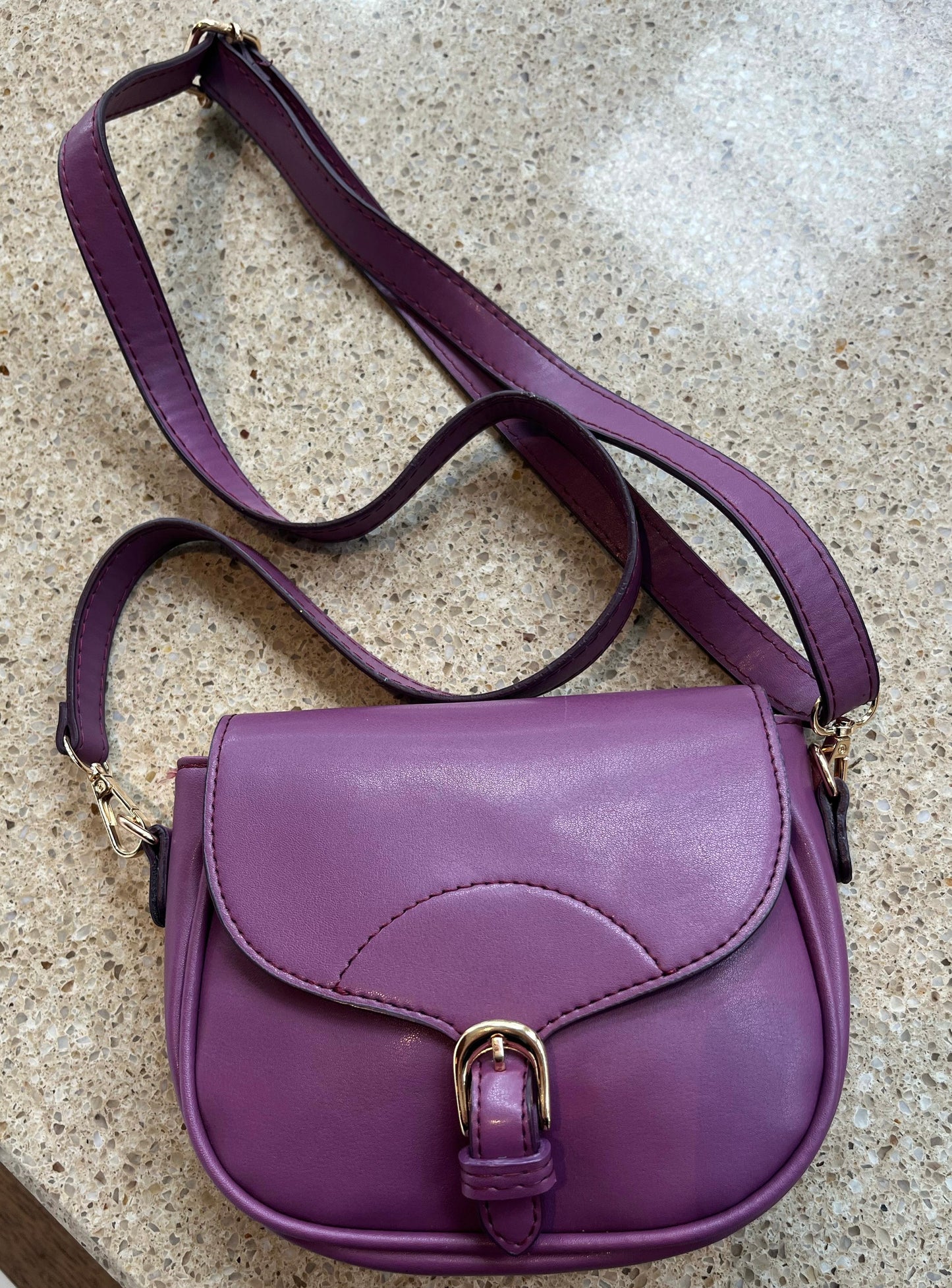 Vega Tokalı Çapraz Askılı Çanta